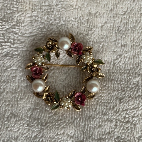 Set of 2 Rose Lapel Pins - Picture 4 of 4